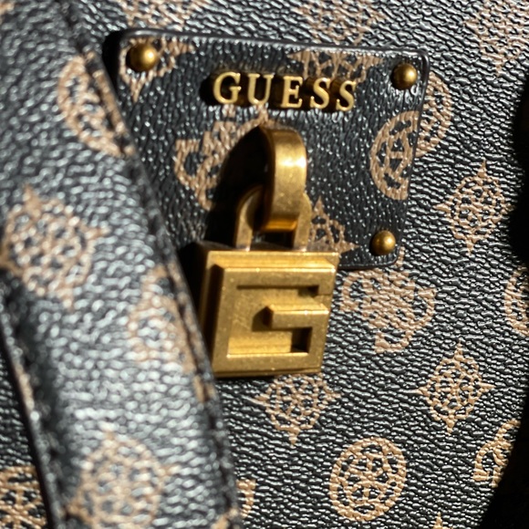 Gorgeous Guess Bag perfect for Fall - Picture 4 of 6